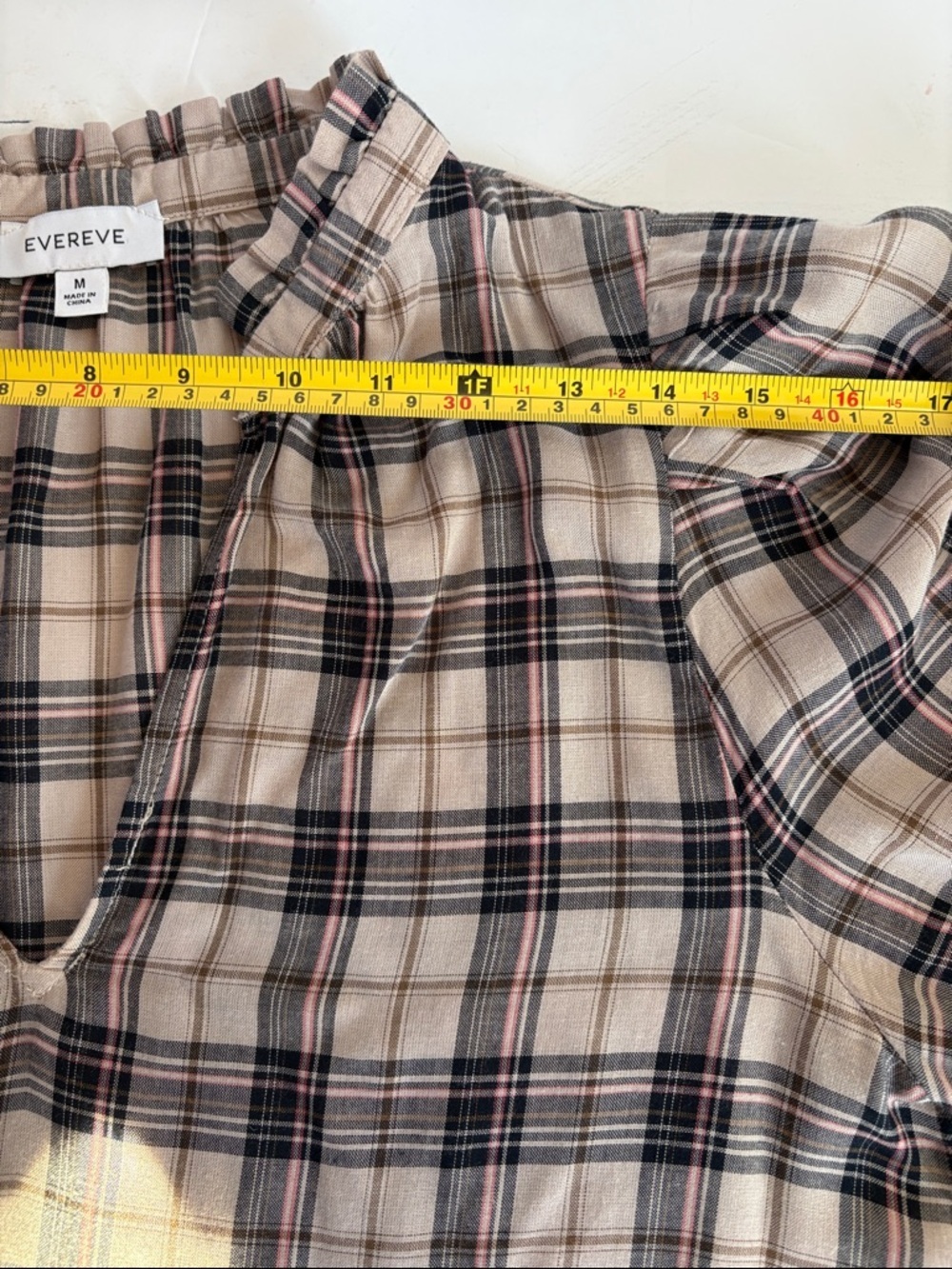 Evereve plaid tan black gold puff shoulder ruffle collar vneck blouse rayon - Picture 12 of 16